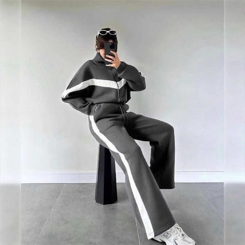 Women's sporty leisure set with trendy zipper and contrasting stripes Lune London