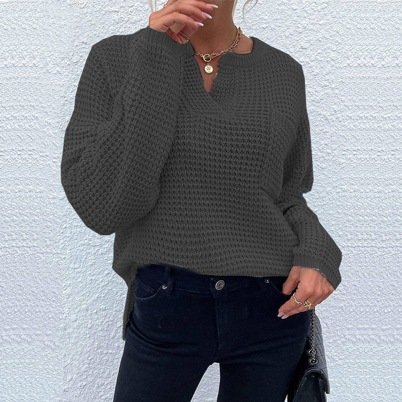 Casual knit sweater for women with V-neck and textured surface Lune London
