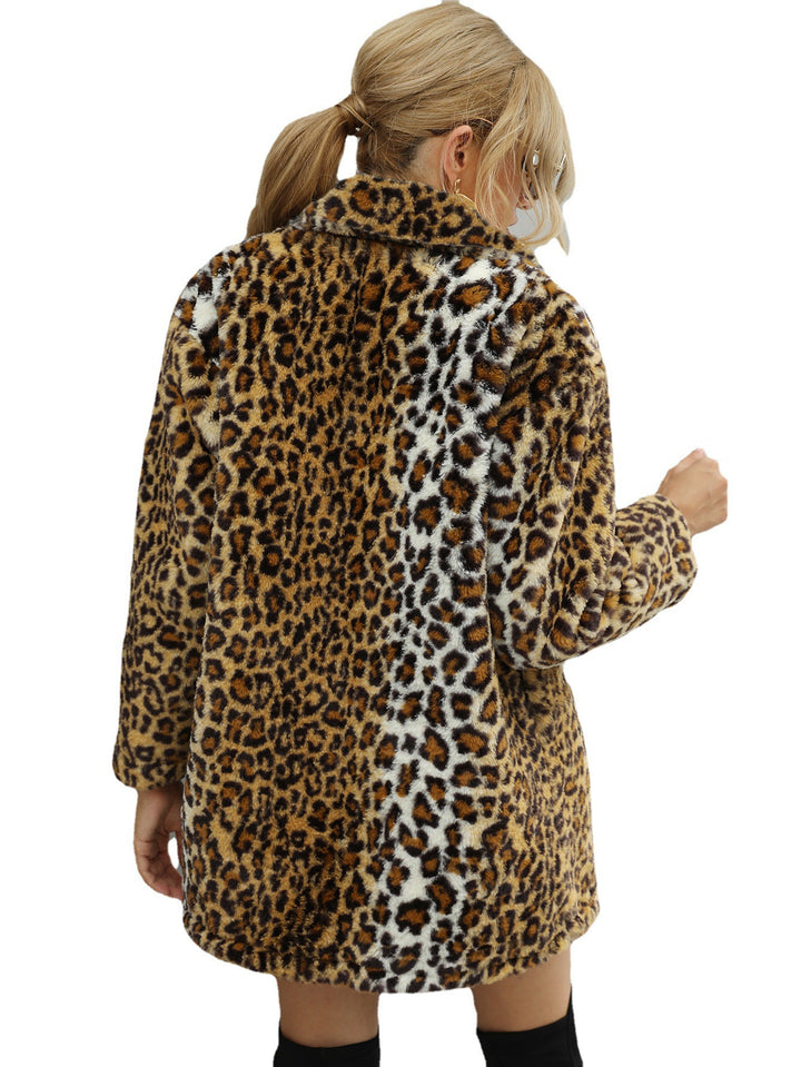 Women's faux fur jacket with a luxurious leopard pattern and a modern cut Lune London