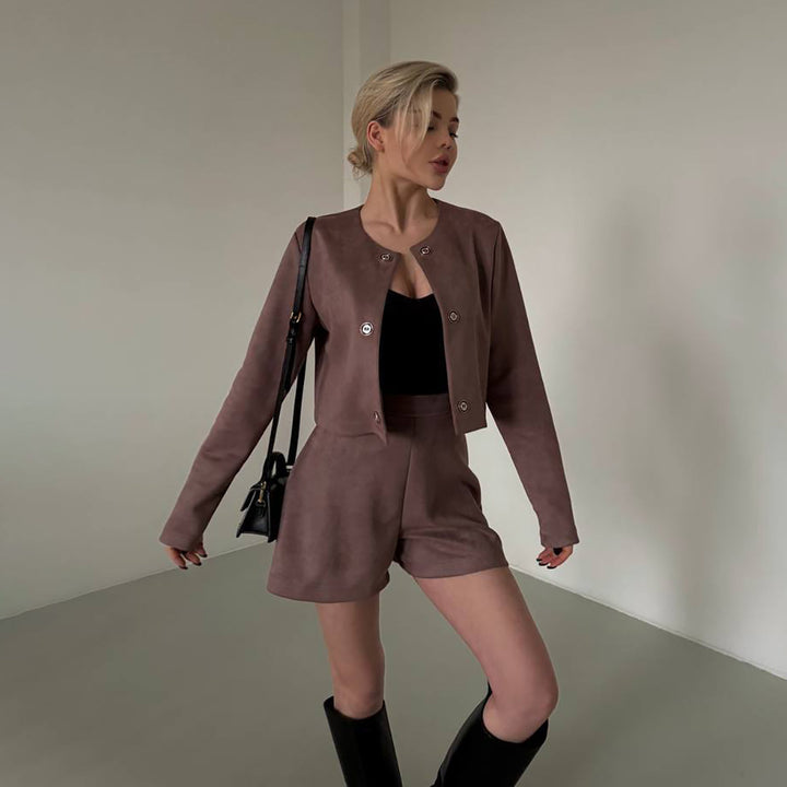 Blazer for women with an elegant cut and practical snap button details Lune London