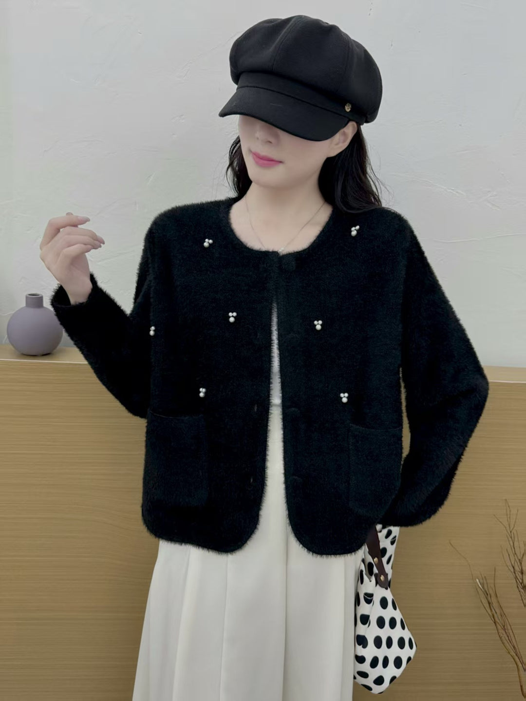 Cardigan confortable pour femmes avec décoration en perles et col rond classique Chic & Stil