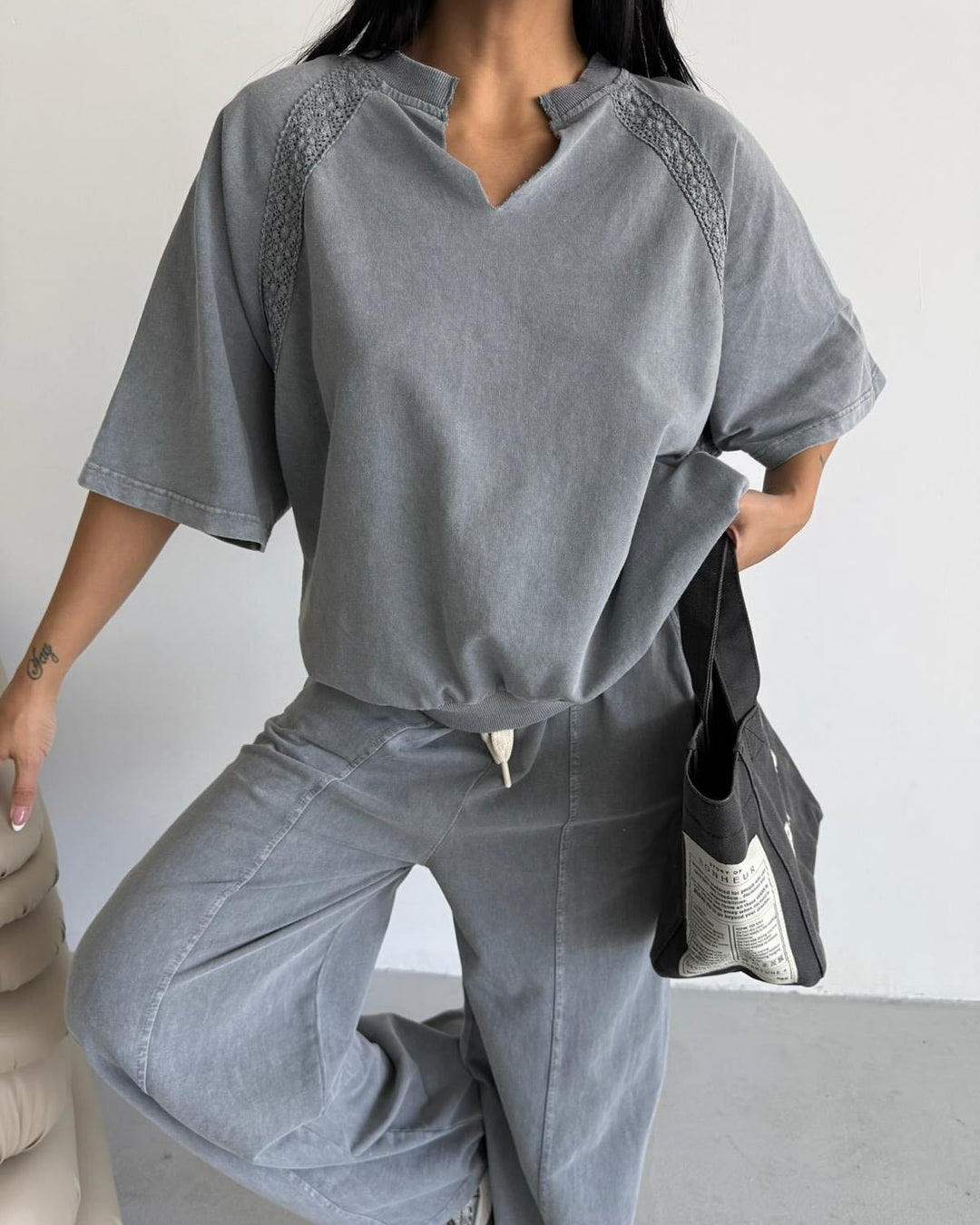 Oversized casual t-shirt for women with V-neck Lune London