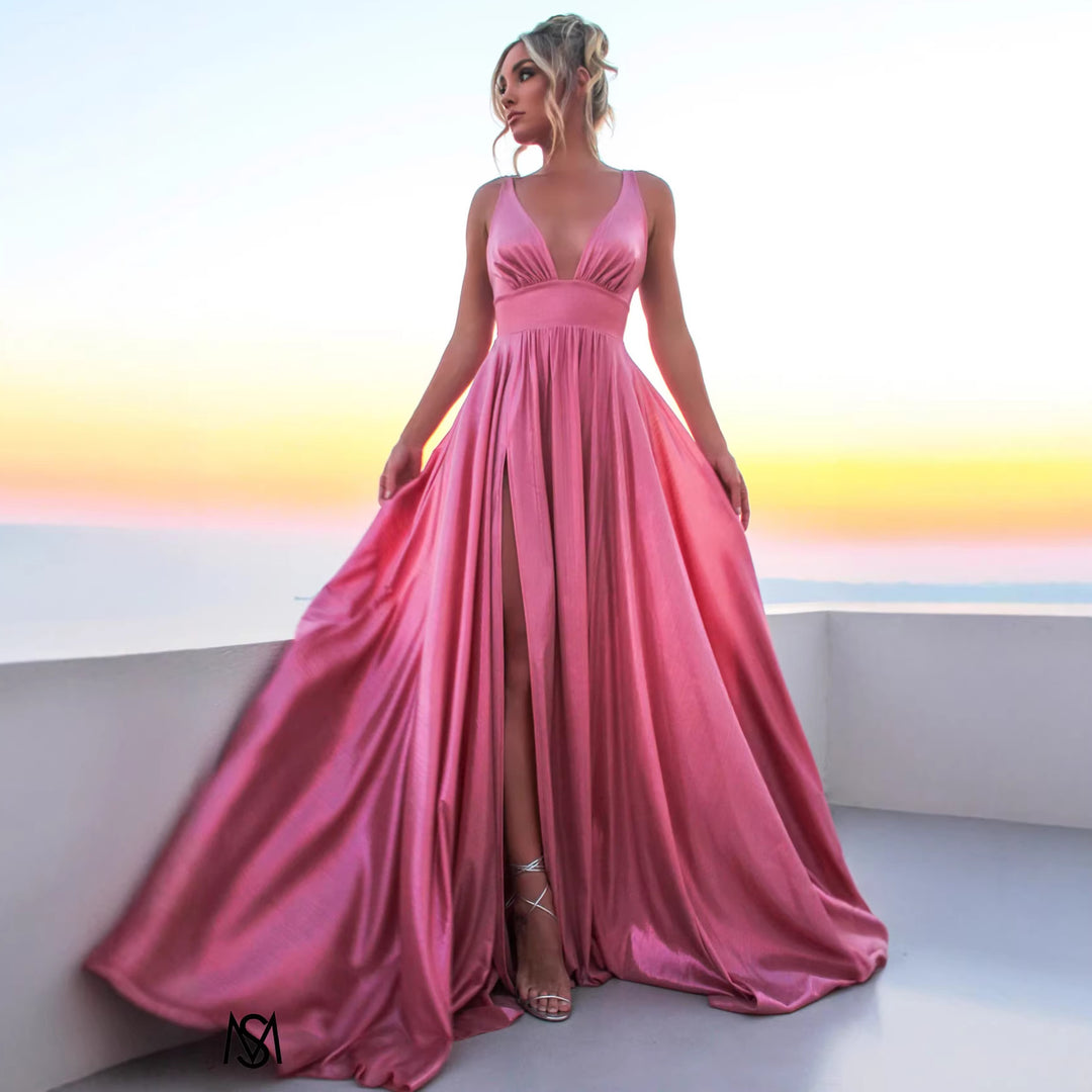 Glamorous maxi dress for women with deep V-neck and slit Chic & Stil