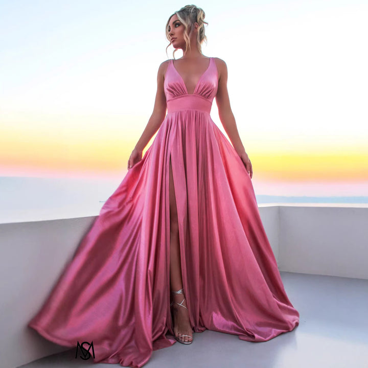 Glamorous maxi dress for women with deep V-neck and slit Chic & Stil