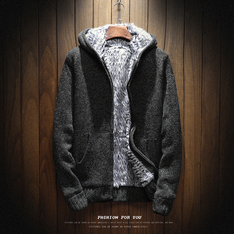 Comfortable hooded jacket for men with soft lining and side pockets