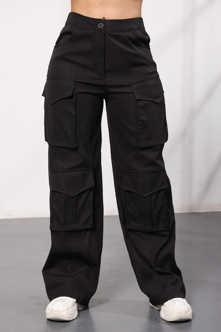 Women's cargo pants with practical pockets and wide leg Lune London