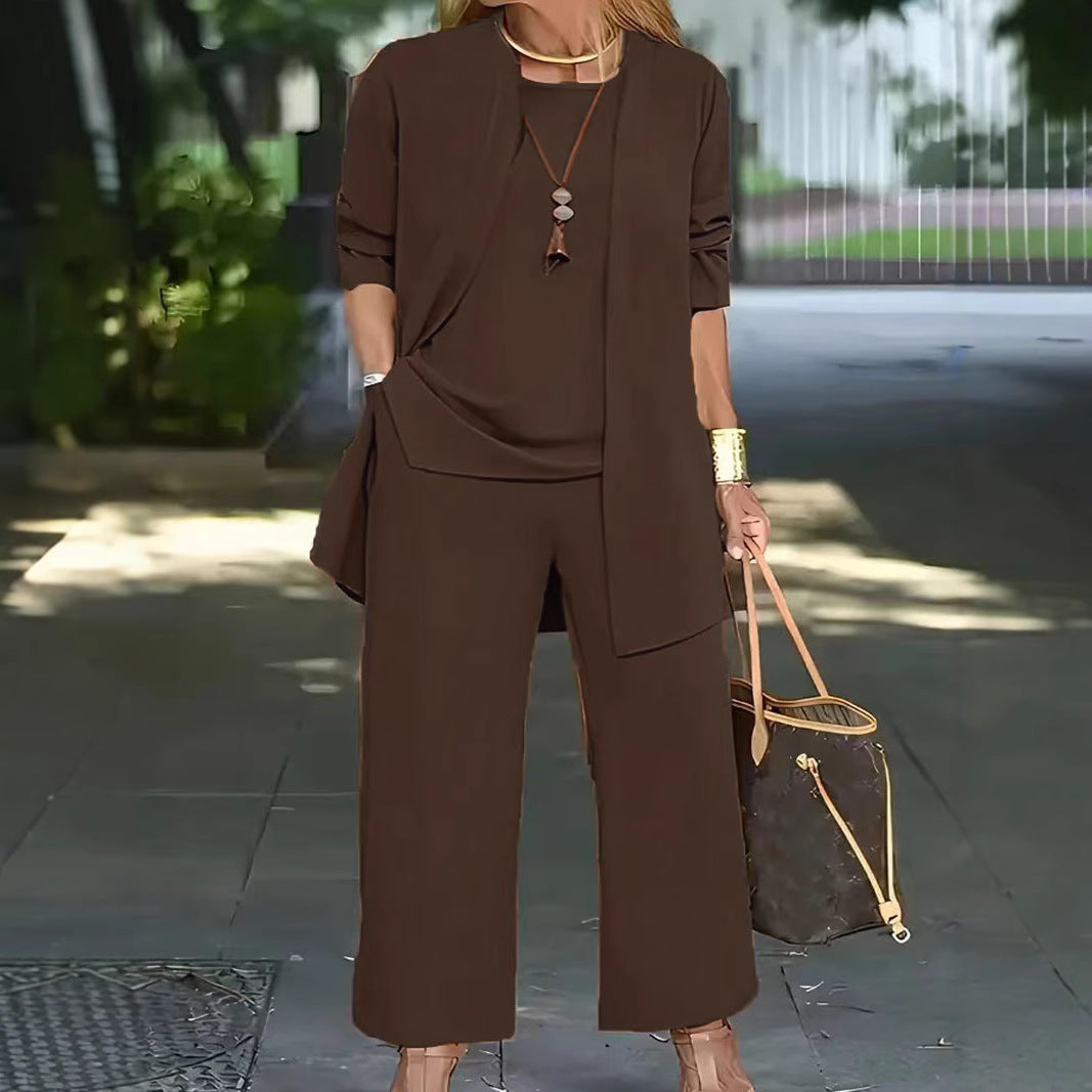 Two-piece casual and elegant set for women with a loose fit and modern accents Lune London