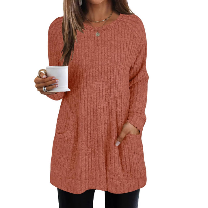Casual knit sweater for women with side pockets and ribbed structure Lune London
