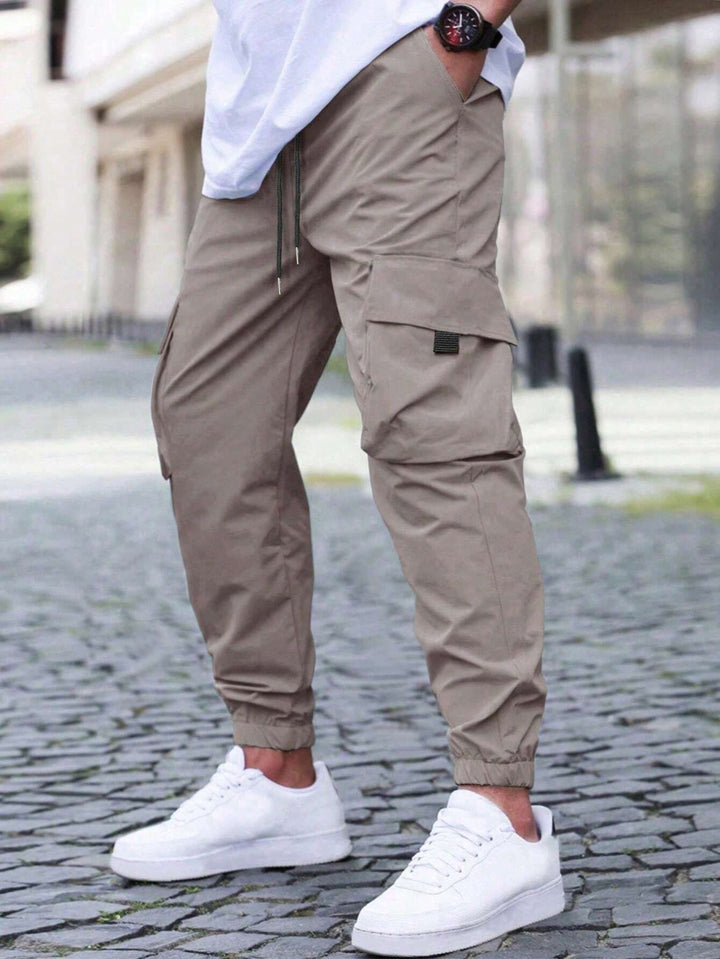 Men's cargo pants with practical side pockets and elastic cuffs Lune London