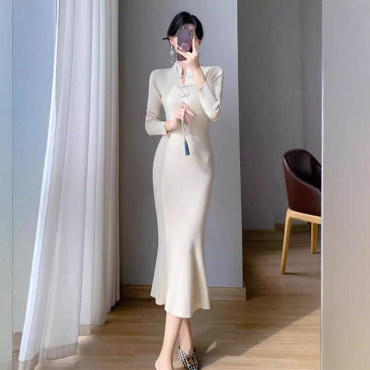 Robe tricotée pour femmes avec élégant plastron à boutons et manches longues Chic & Stil