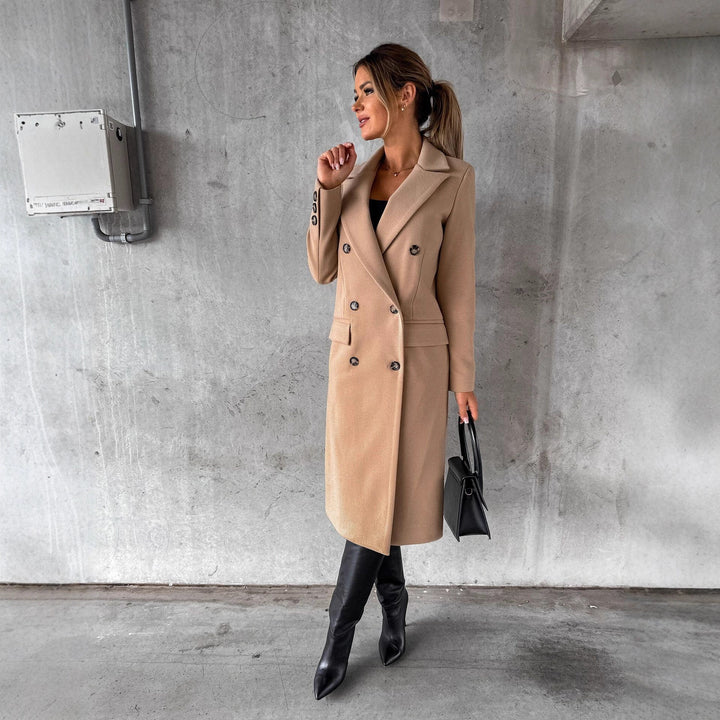 Wool double-breasted coat for women with an elegant button placket and a comfortable fit Lune London