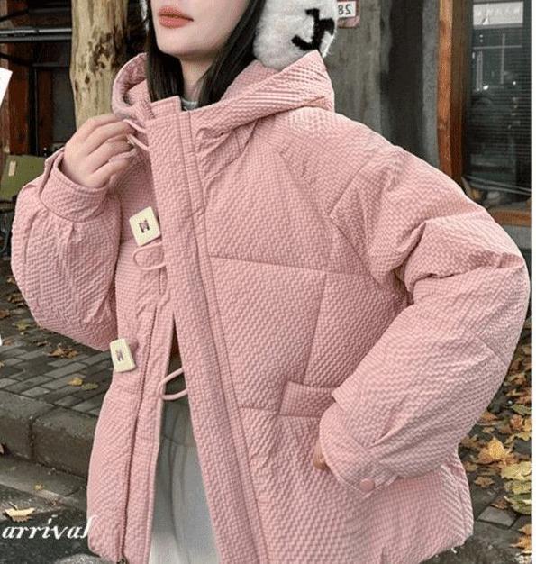 Doudoune feminine d'hiver avec capuche et boutons décoratifs Chic & Stil