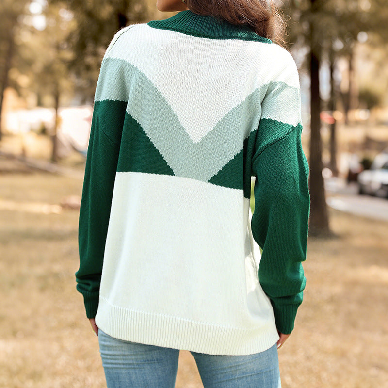 Pull pour femmes au design color block à la mode avec patte de boutonnage et col haut Chic & Stil