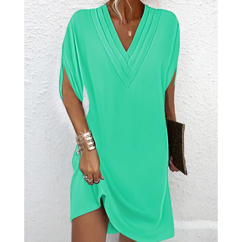 Elegant dress for women with V-neck, side slits and relaxed fit Lune London