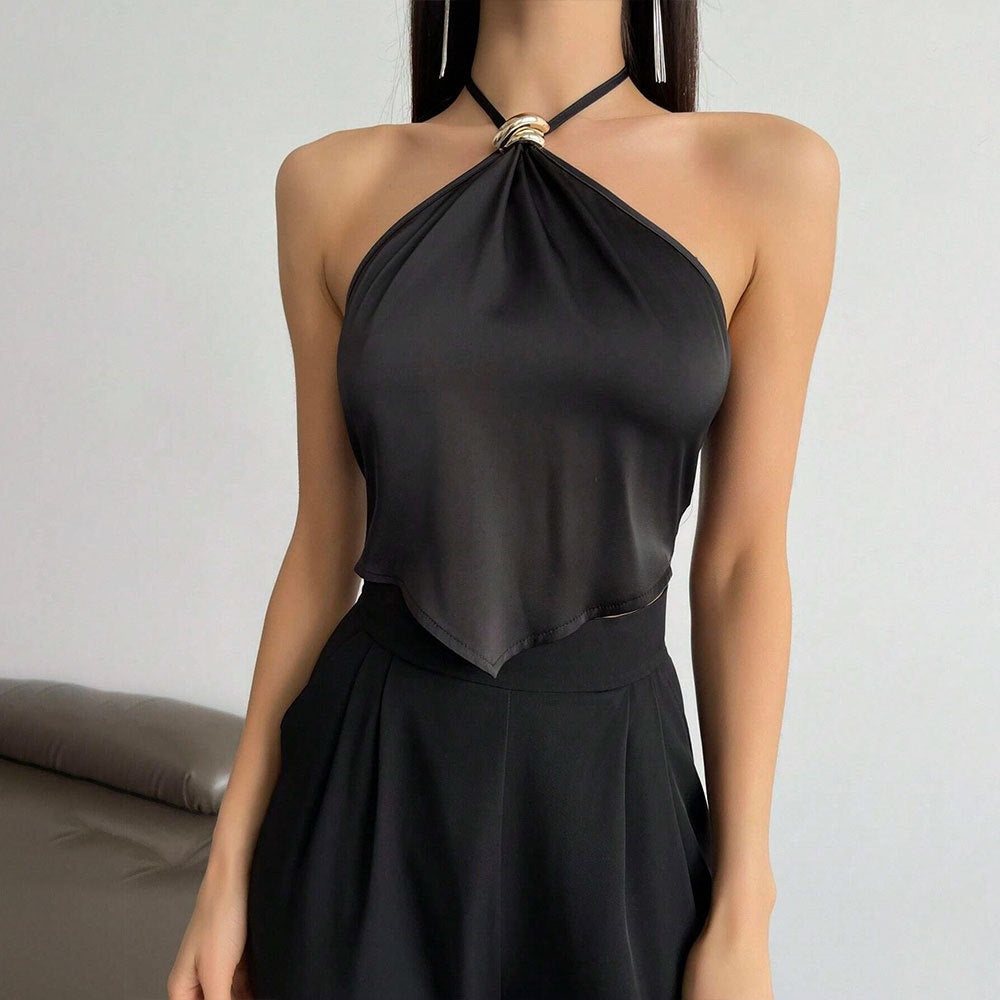 Elegant halter top for women with shiny fabric and decorative bow Chic & Stil