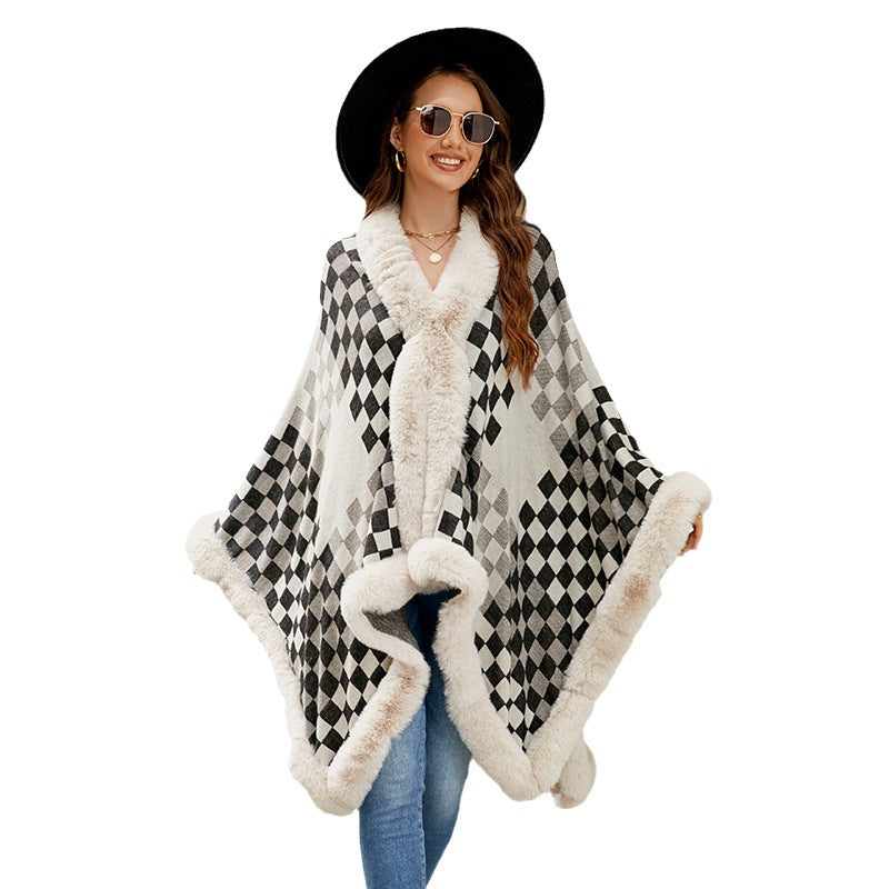 Elegant knitted poncho for women with luxurious faux fur insert and geometric pattern Lune London
