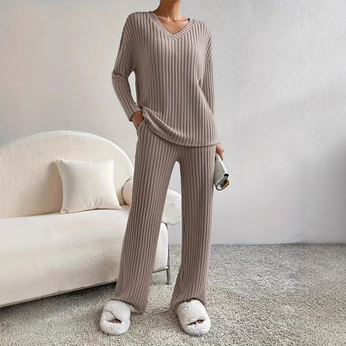 Dames Ensemble en tricot confortable avec décolleté en V et design côtelé Lune London