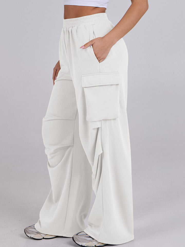 Pantalons cargo décontractés pour femmes avec taille élastique et jambes larges Chic & Stil
