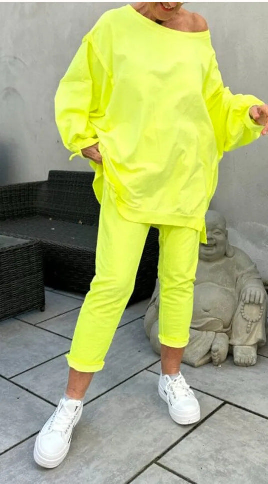 Ladies chic leisure outfit