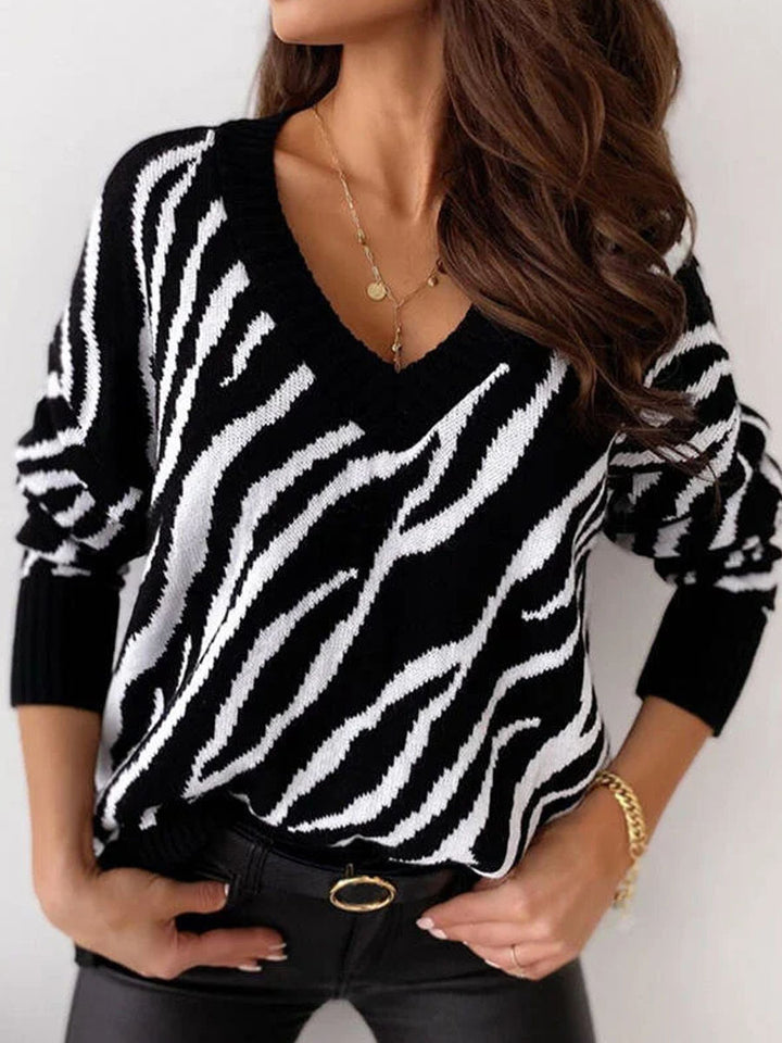 Pull pour femmes en tricot avec décolleté en V profond et motif zèbre Chic & Stil