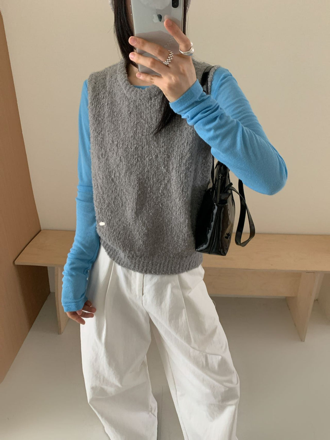 Knitted cardigan for women in soft and fluffy material with a chic and stylish modern fit