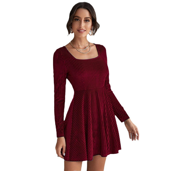 Robe mini femme à décolleté carré profond et manches longues Chic & Stil