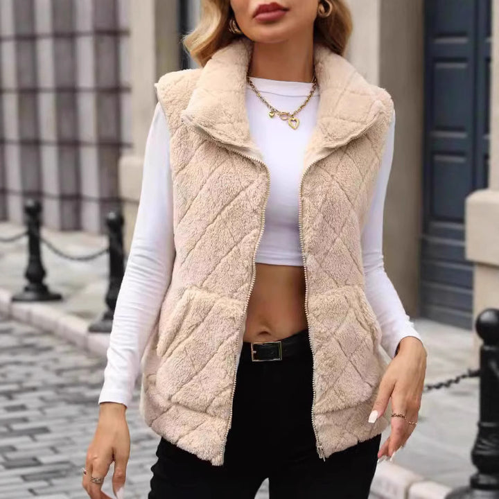 Cozy quilted fleece vest for women with hood and practical pockets Lune London