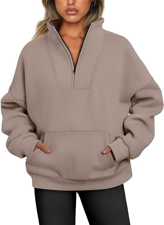 Pull femme décontracté avec col montant et poche kangourou pratique Lune London