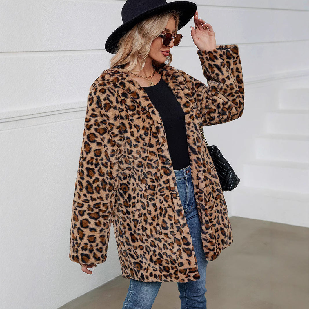 Women Cozy Jacket with a modern leopard pattern and comfortable pockets Lune London