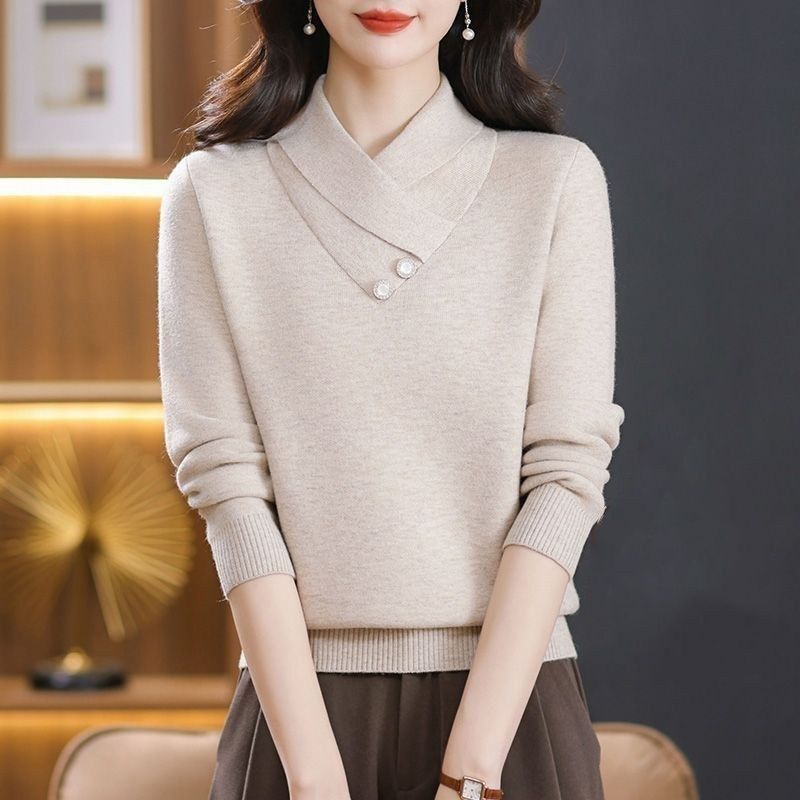 Pull en maille élégant pour femmes avec un chic col en V et des détails de boutons décoratifs Chic & Stil