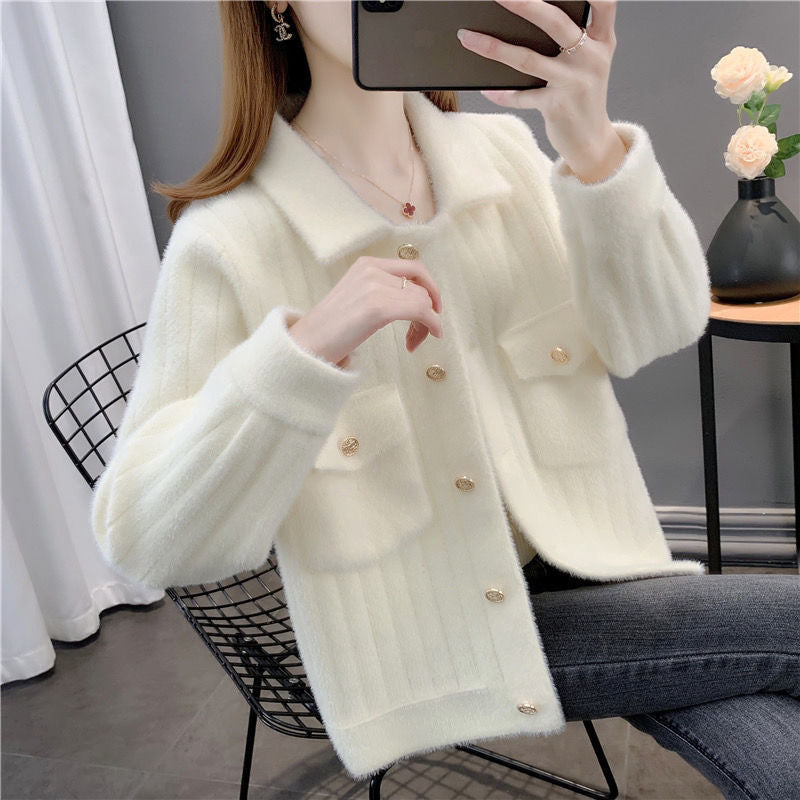 Cardigan confortable pour femmes avec des détails de bouton élaborés et des poches pratiques Chic & Stil