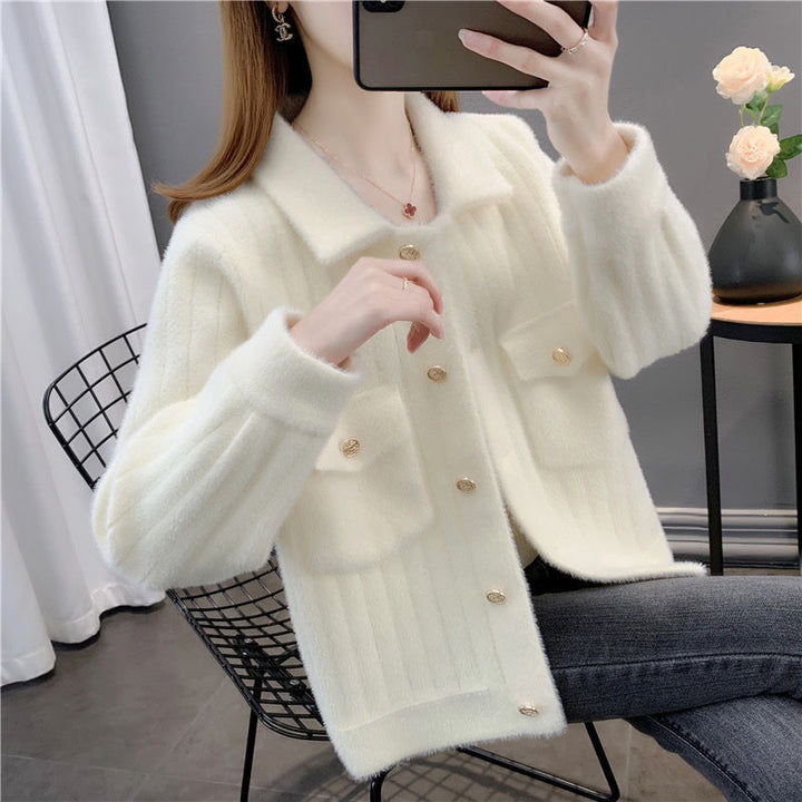 Cardigan confortable pour femmes avec des détails de bouton élaborés et des poches pratiques Chic & Stil