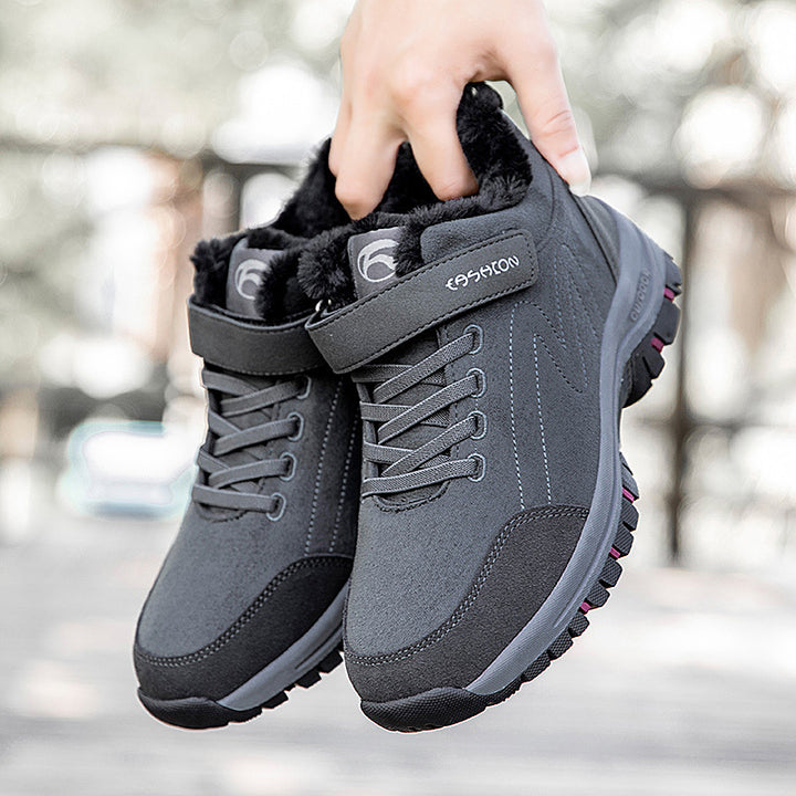 Winter hiking boots for women with insulating lining and non-slip sole Lune London