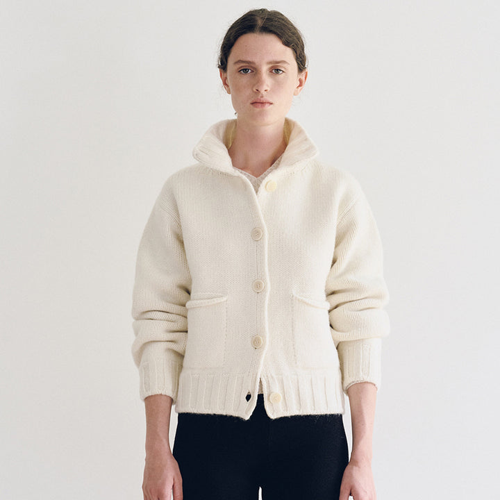 Cardigan tricoté sportif pour femmes avec col Chic & Stil