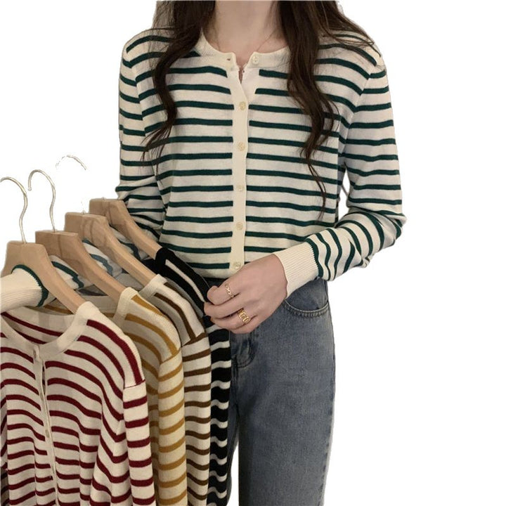 Pull en tricot à manches longues pour femmes avec fermeture à boutons Chic & Stil