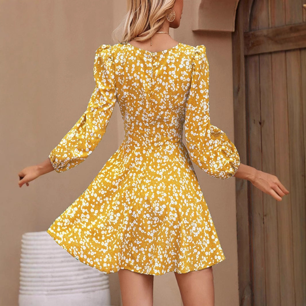 Robe portefeuille pour femme avec un joli motif floral et un décolleté en V profond Chic & Stil