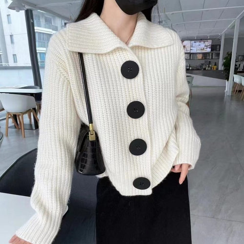 Cardigan Femme Douillet avec Gros Boutons et Col Classique Chic & Stil