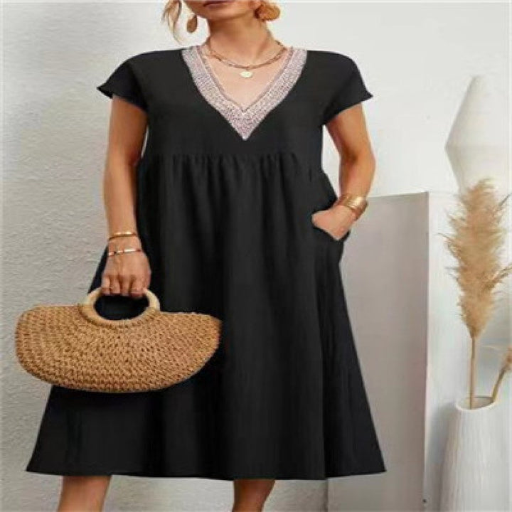 Robe maxi femme avec un élégant décolleté en V et des poches latérales Chic & Stil