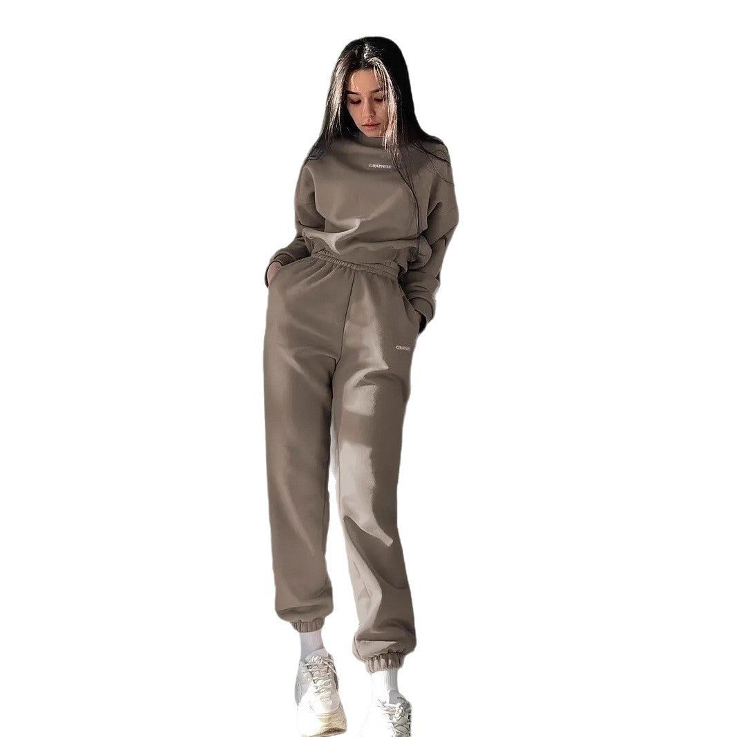 Women's tracksuit with soft inner lining and elastic fit Chic & Stil