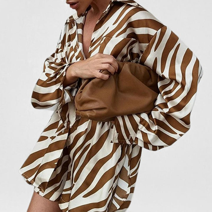 Leisure shirt for women with a stylish animal print and a relaxed cut Lune London
