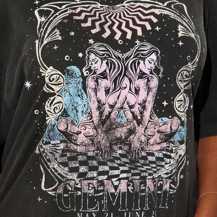 Oversized t-shirt for women with creative graphic design Lune London