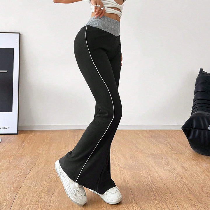 Pantalon évasé sportif pour femmes avec taille haute et inserts latéraux contrastés Chic & Stil