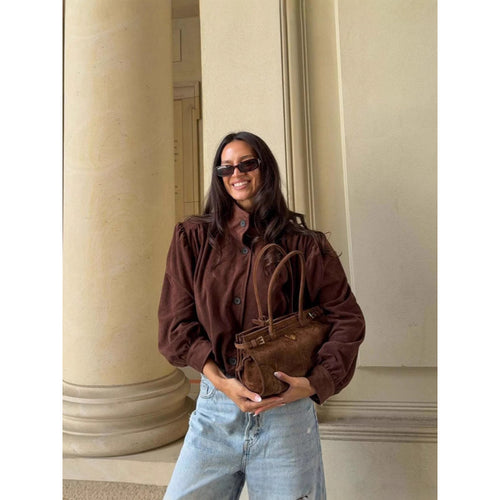 Veste élégante pour femmes avec des manches bouffantes texturées et un détail de bouton Lune London