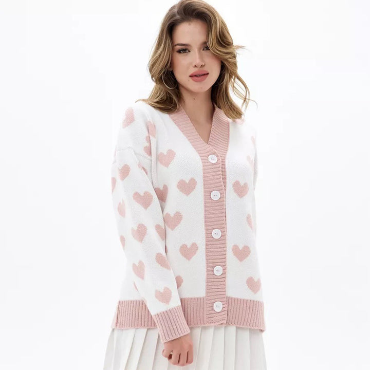Cardigan pour femmes avec motif en cœurs et détails de boutons Chic & Stil
