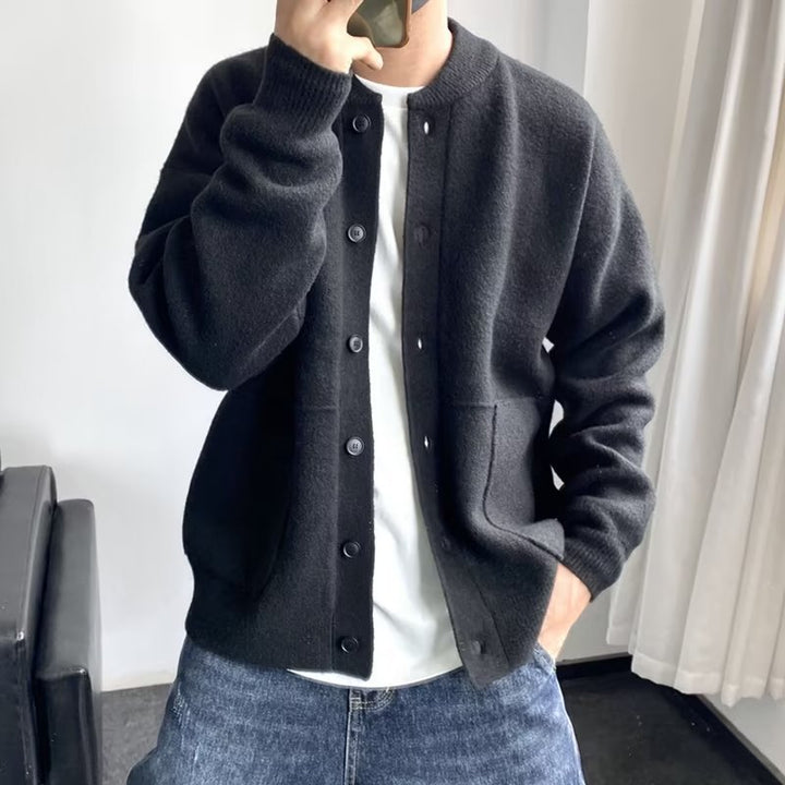 Comfortable knit cardigan for men with snap closure and side pockets Lune London