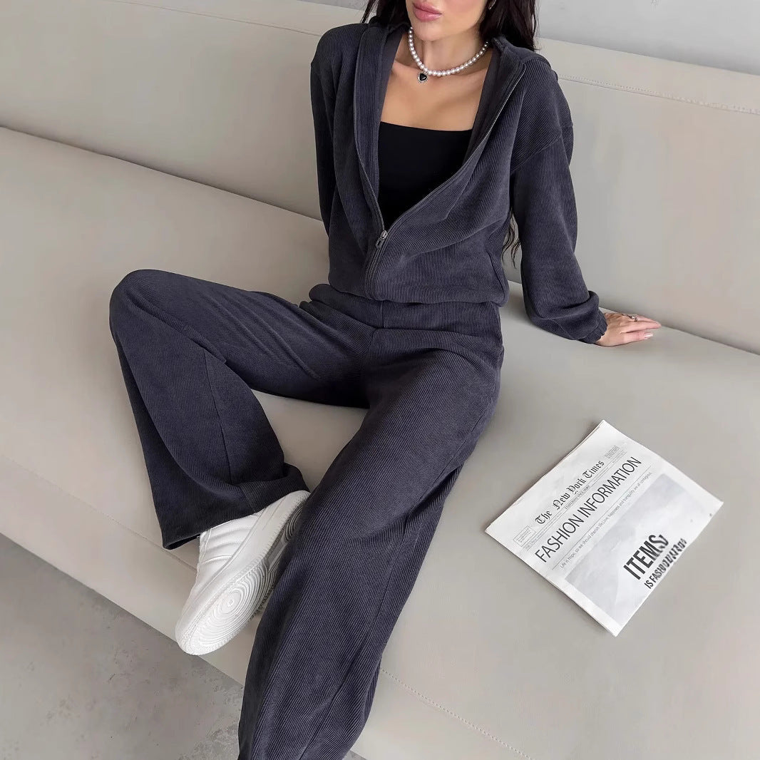 Ladies cropped sport top with zipper and loose fit Lune London