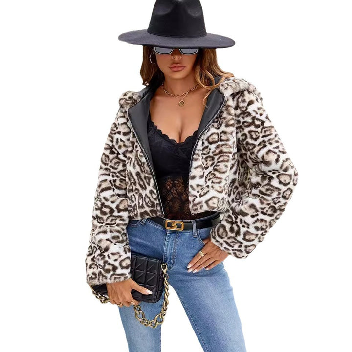 Faux fur jacket for women with contrasting details and a trendy cut Lune London