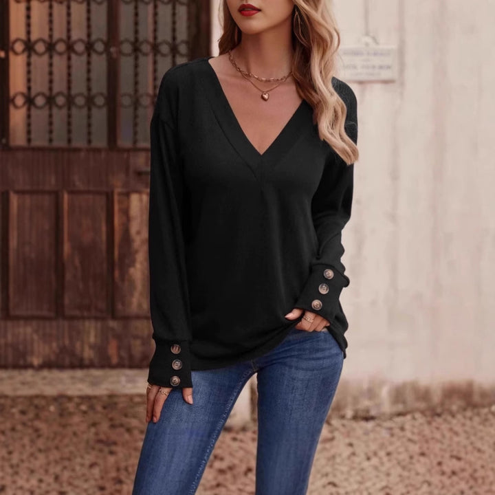 Women's casual V-neck sweater with special button details Lune London