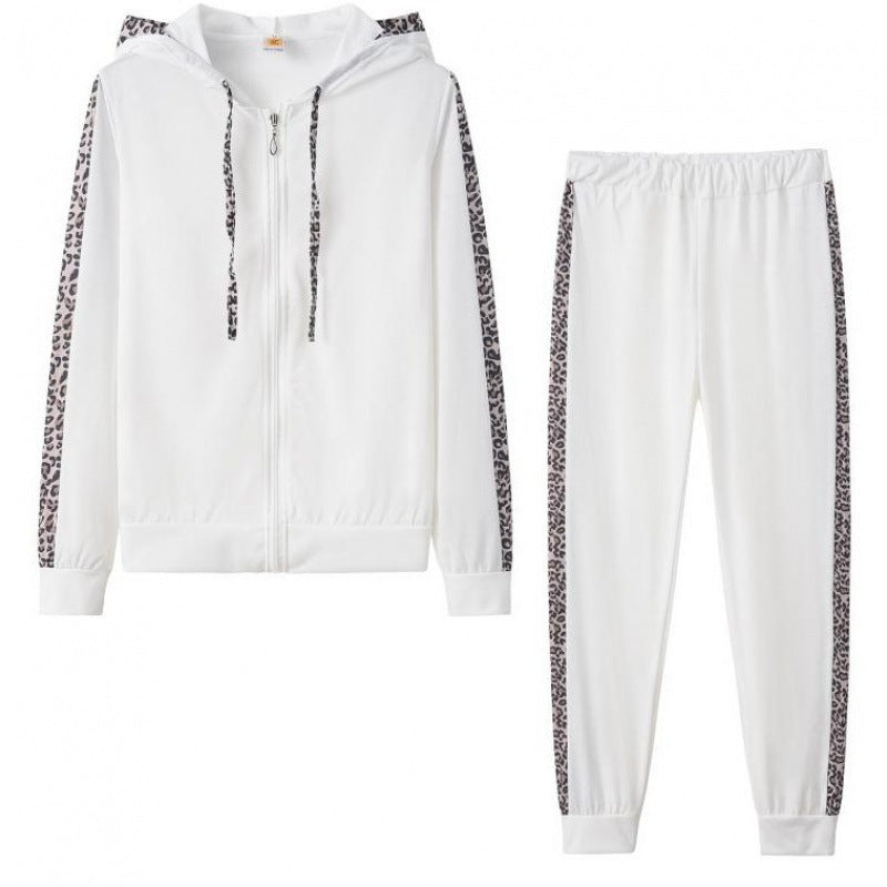 Ensemble de survêtement pour femmes dans un motif léopard tendance Chic & Stil