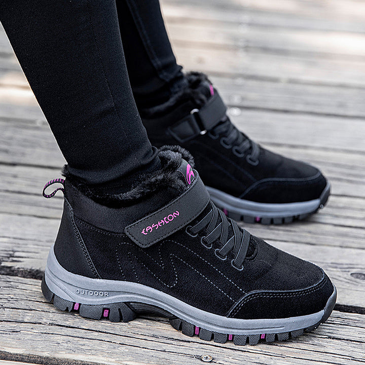 Winter hiking boots for women with insulating lining and non-slip sole Lune London